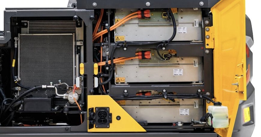 VOLVO CE LANCE LA PELLE EC230 ELECTRIC DE TAILLE MOYENNE EN EUROPE